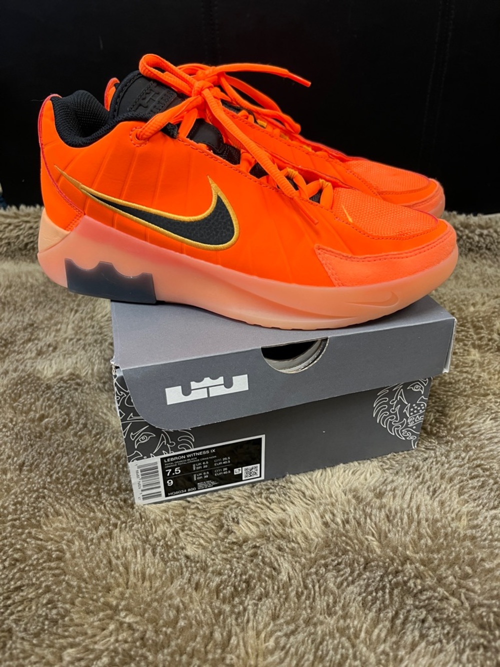 Nike Lebron Witness Sneakers